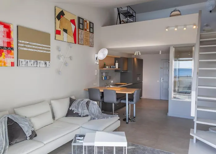 Апартаменты Marina Seafront 5 Радазул