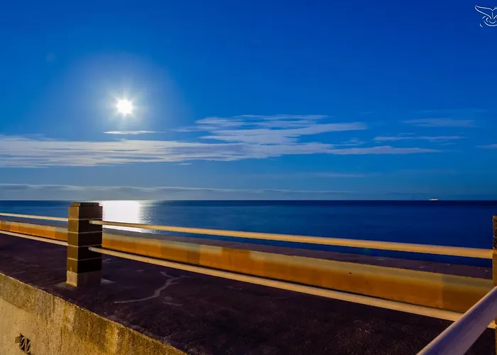 Marina Seafront 5 Апартаменты Радазул