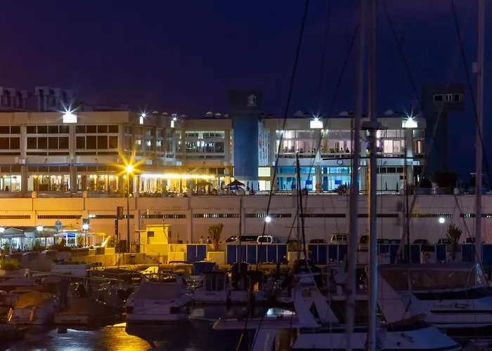 Marina Seafront 5 شقة